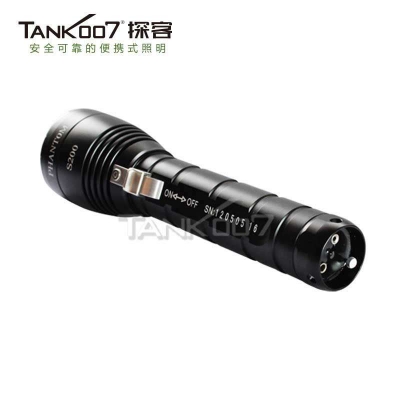 Tank007探客專業(yè)潛水手電筒超亮遠射探洞打獵家用戶外照明18650充電鋰電池深度防水手電D60+高級電池+充電器